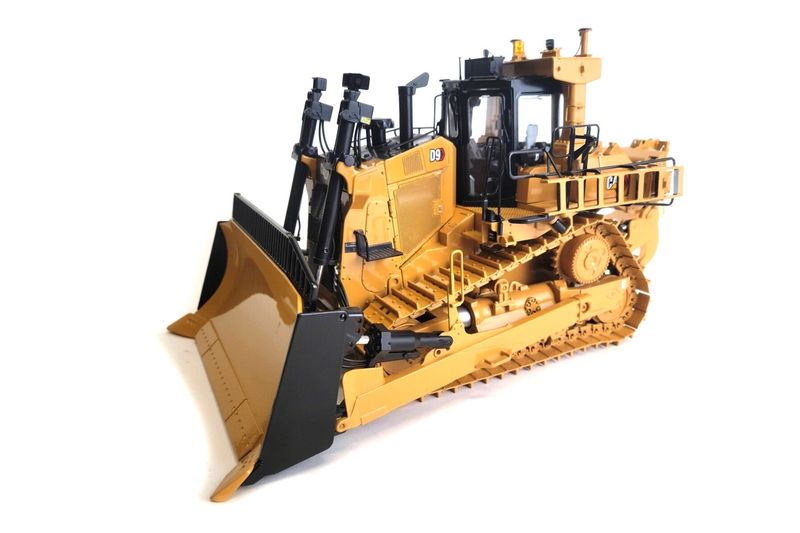 Caterpillar D9 Dozer w/SU-Blade &amp; Single-Shank Ripper - 1:24