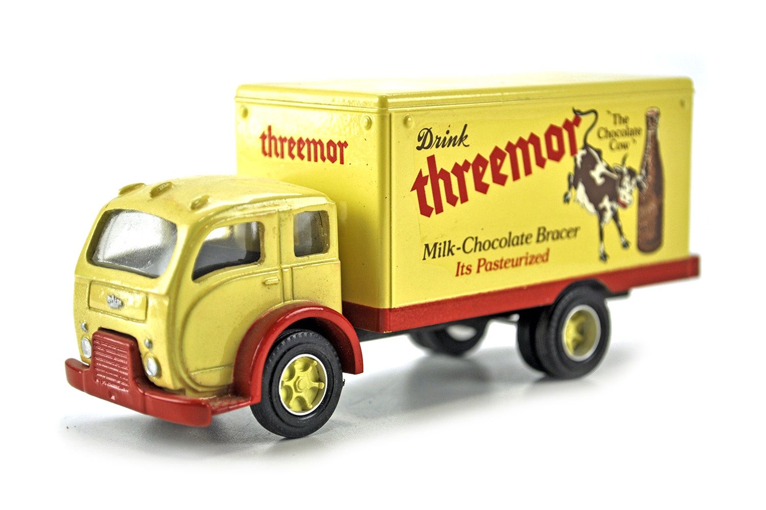 White 3000 Series Box Truck - Threemor - 1:55