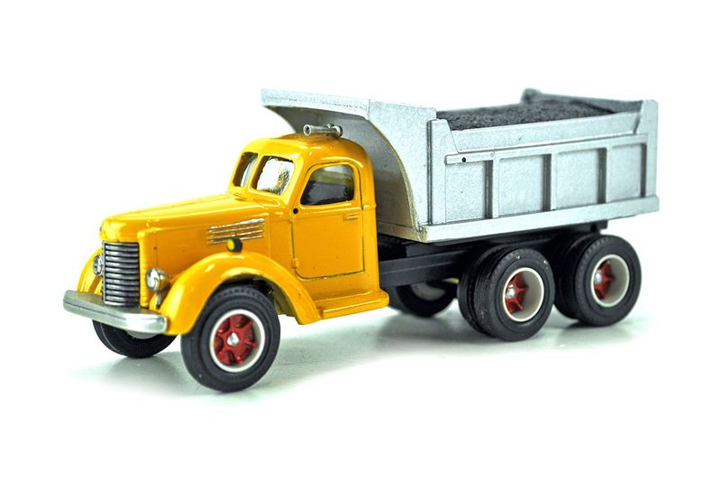 International Harvester K Dump Truck - Yellow/Silver - 1:55