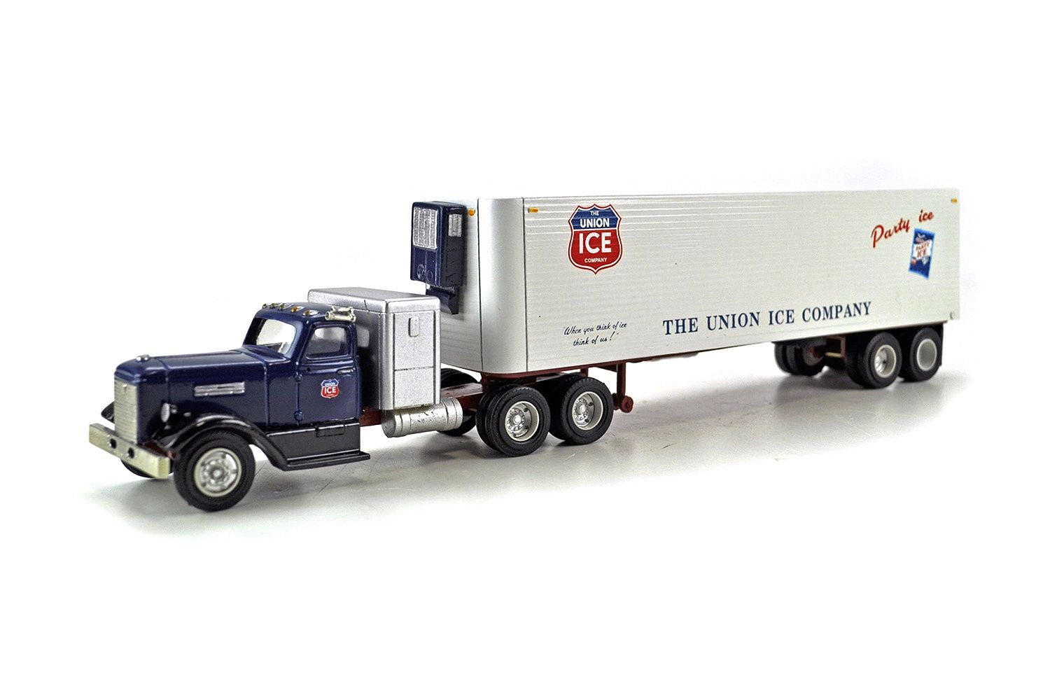 International Harvester Westcoaster Semi - Union Ice Co - 1:55