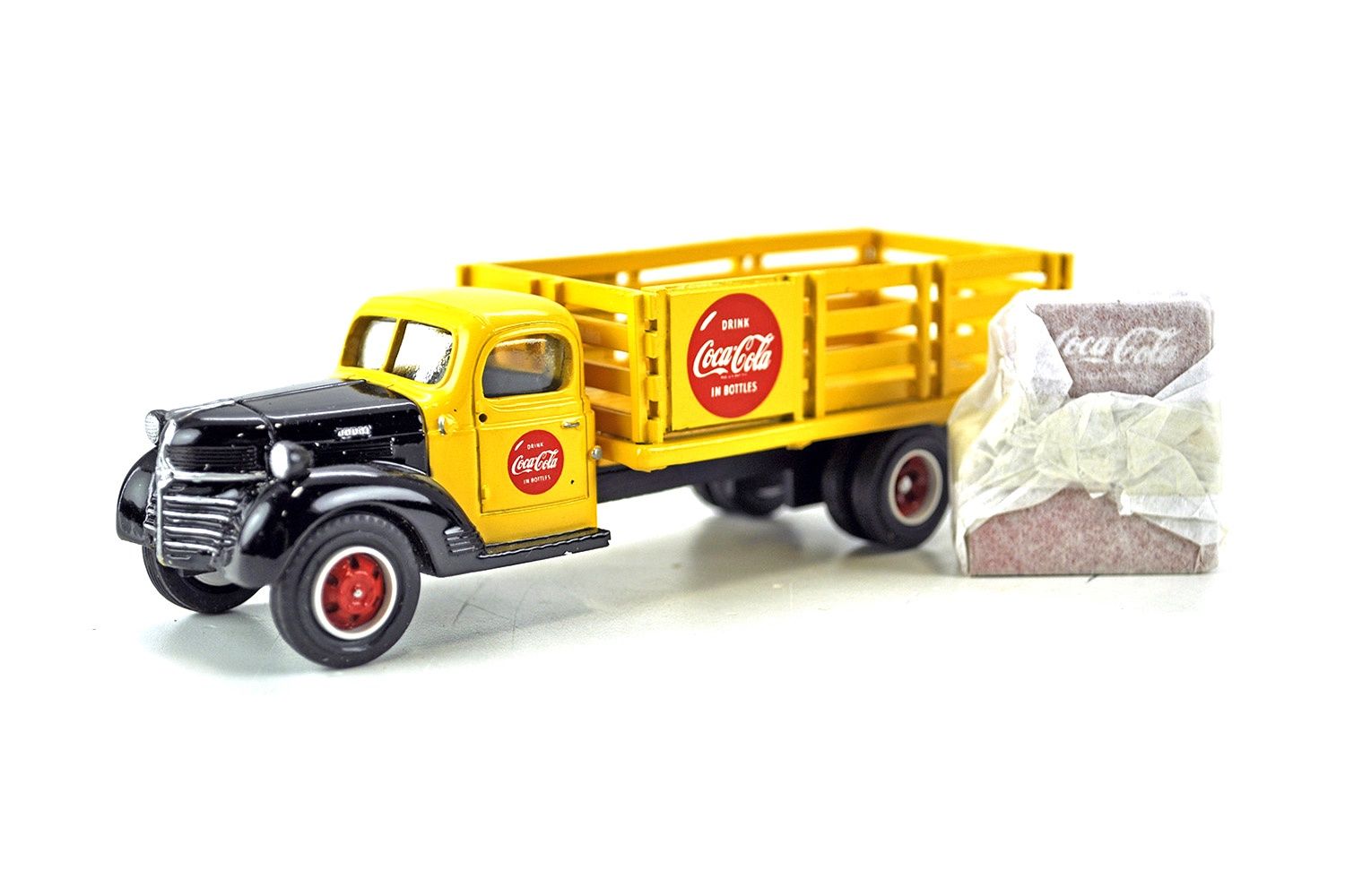 Dodge 1946 Stake Truck - Coca Cola - 1:55