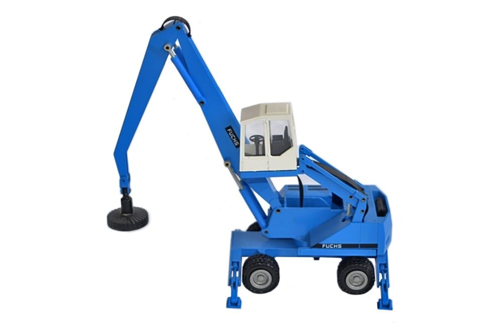 Fuchs MHL 350 Excavator w/Magnet