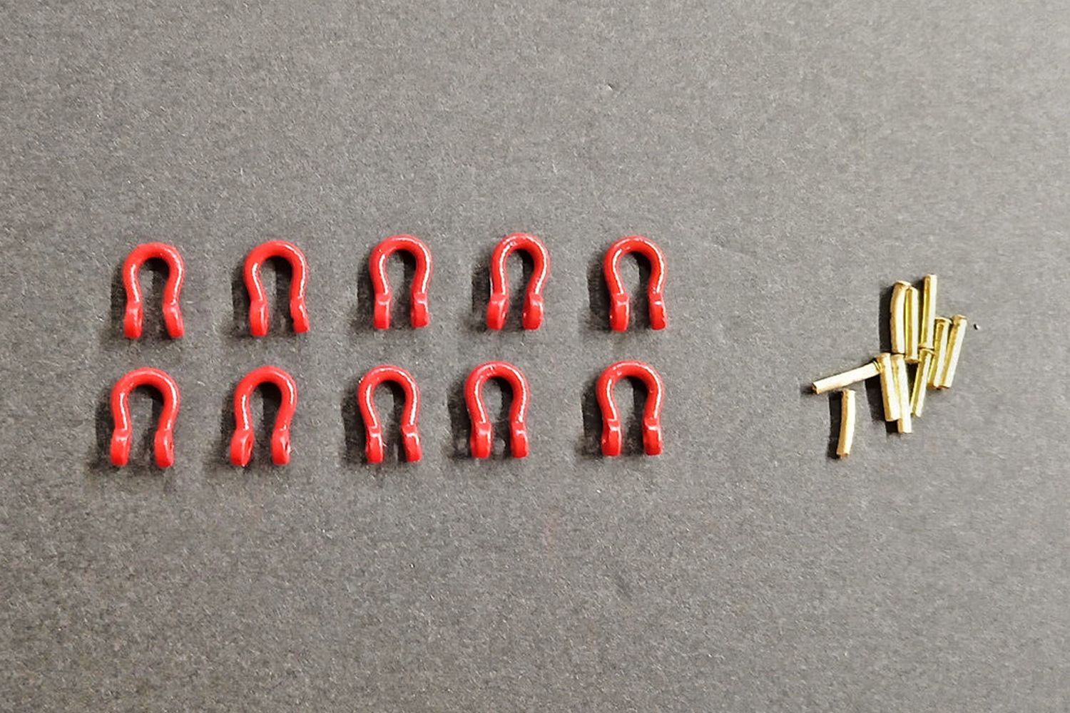 Shackles w/Pin - 80 Ton - Metal (Set of 10), Color: Red