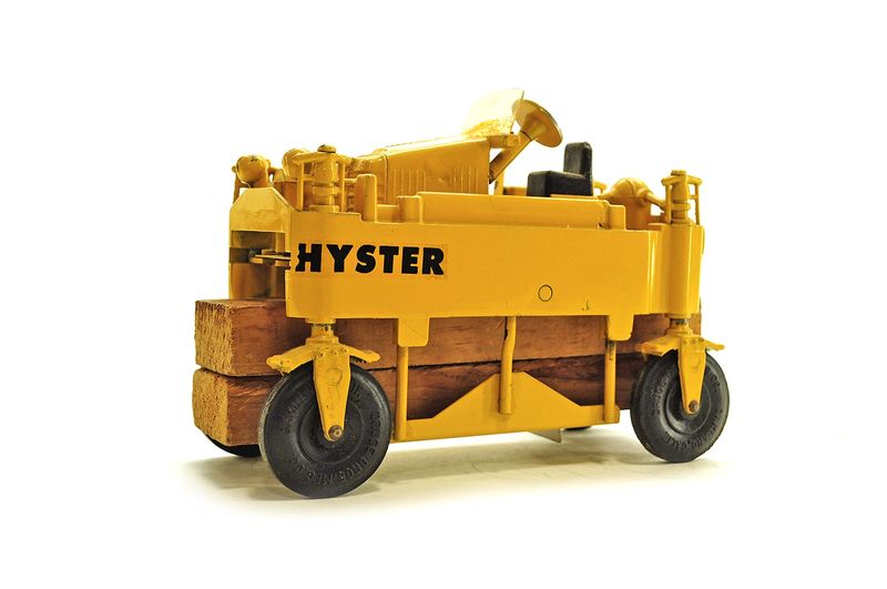 Hyster Straddle Truck - 6&quot; Version