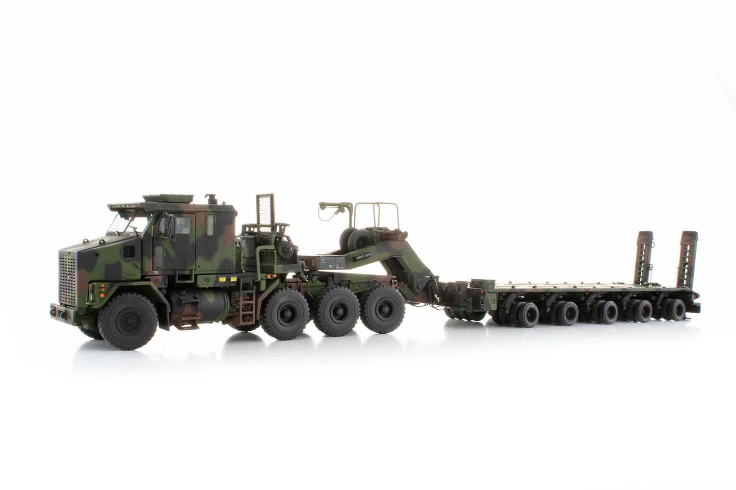 OshKosh HET M1070 w/M1000 Trailer - Camouflage