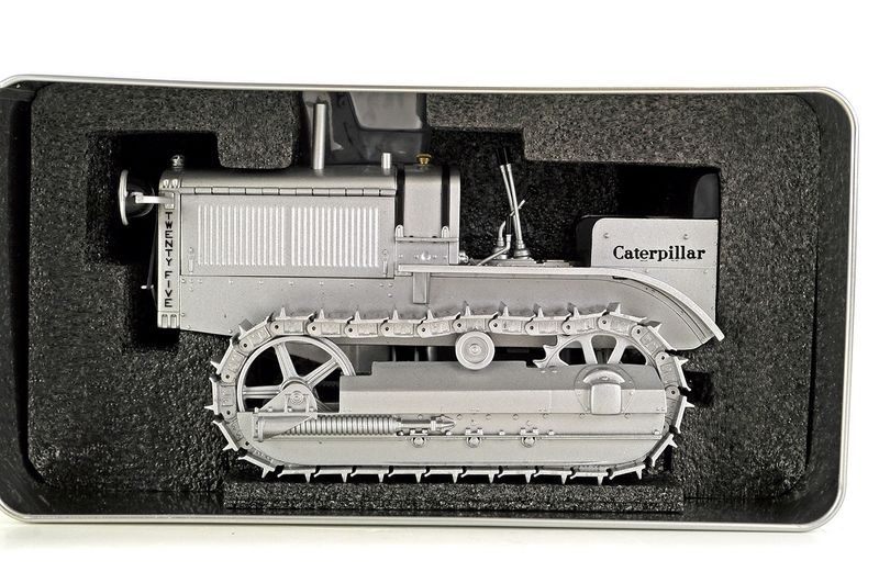 Caterpillar Twenty-Five Tractor - Silver - 1:16