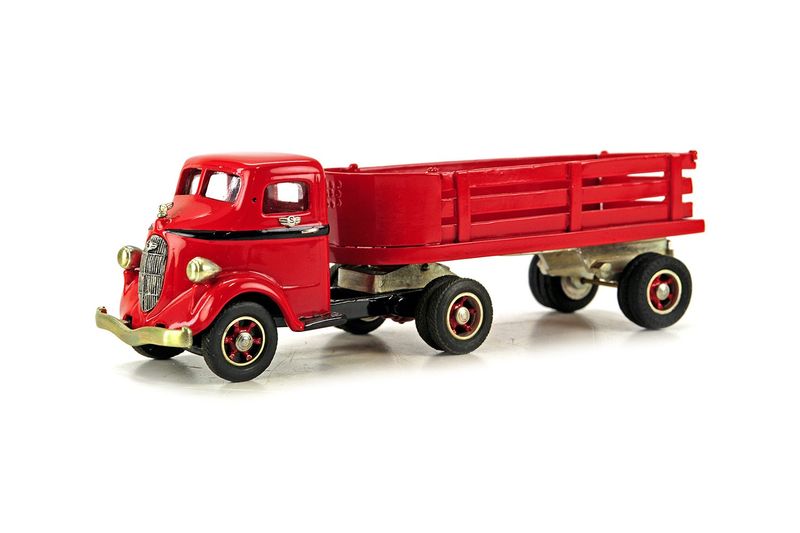 Studebaker Tractor w/Flat Bed Stake Trailer - 1:43