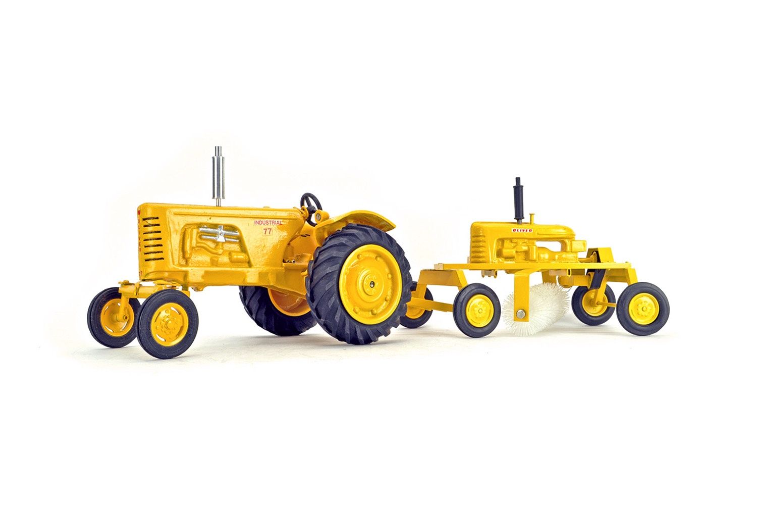 Oliver 77 Industrial Tractor w/Broom Attachment - 1:16