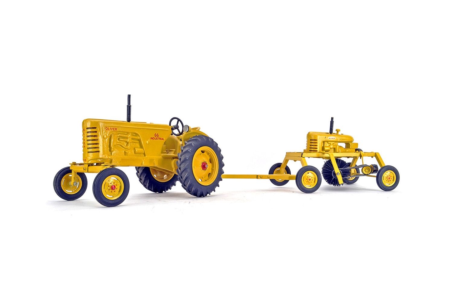 Oliver 66 Industrial Tractor w/Broom Attachment - 1:16