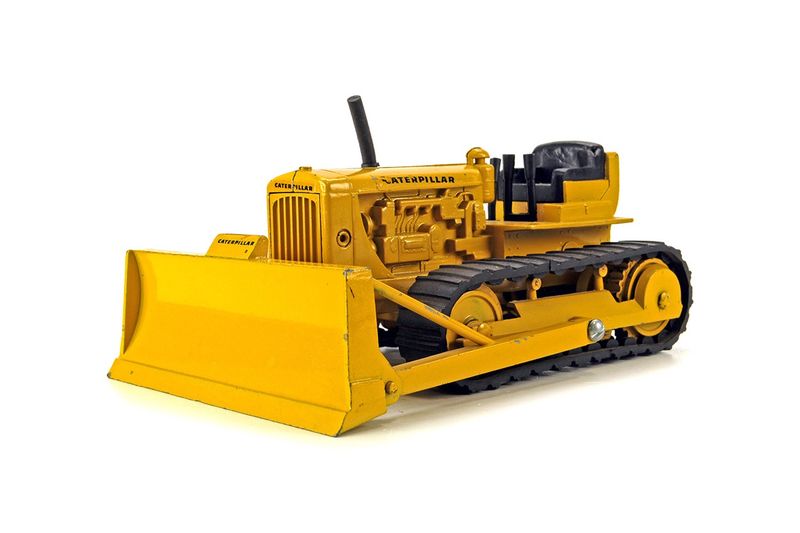Caterpillar D6 Track-Type Dozer w/Cast Grill- 1:16