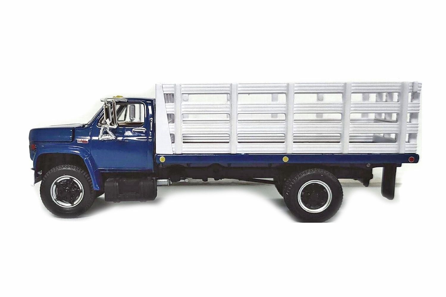 GMC 6500 w/Single Axle Stake Body - White/Blue - 1:64