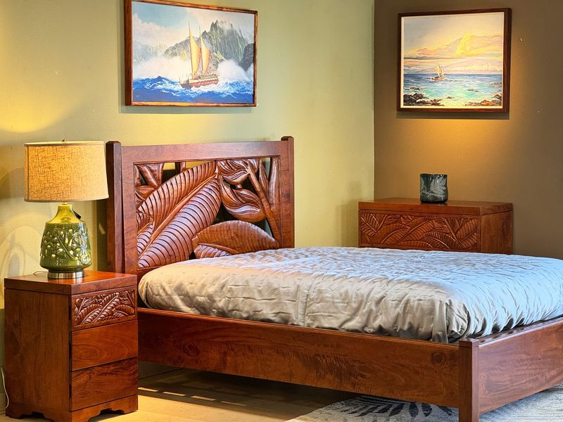 Mango Tropical Leaf Platform Bed - Light Koa Stain
