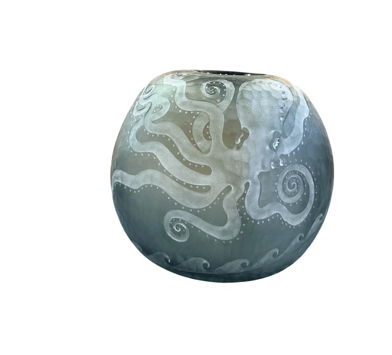 207 Grey large vase w/ octopus
