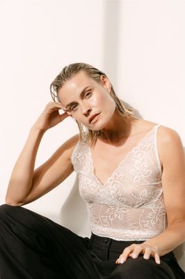 Aimee the Label vivia lace top off white Aimee the Label vivia lace top off white