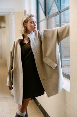 Aimee the Label tokyoW6 poncho zand
