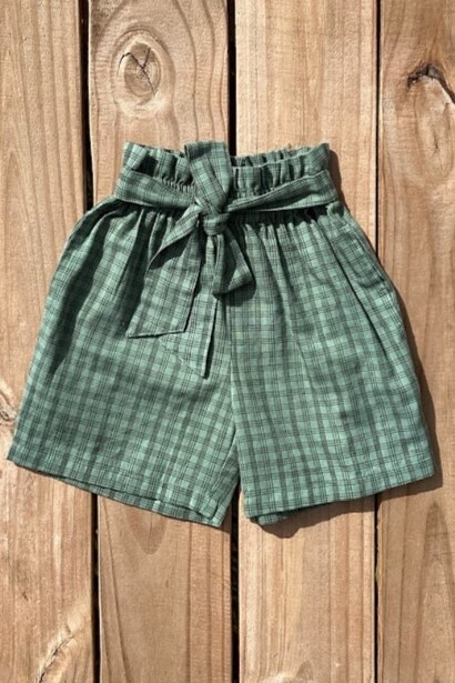 girl&#39;s paper bag shorts