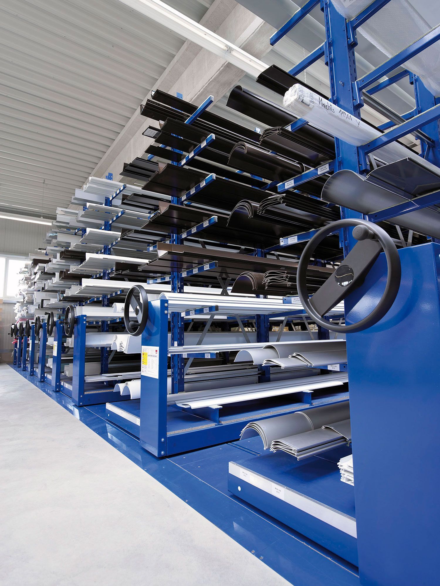 Mobilūs konsoliniai stelažai