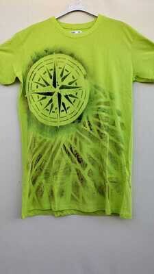 Camiseta verde pistacho, talla XL, puntos cardinales.