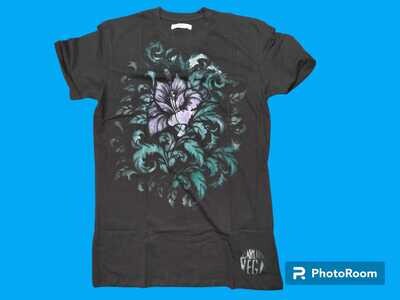 camiseta negra, talla M, flor.