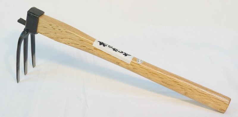KUSAKICHI Sanbon Hoe (390mm) Wood Handle KUSAKICHI Sanbon Hoe (390mm) Wood Handle