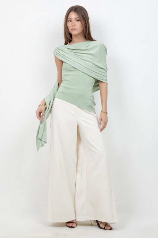 Asymmetric cape top