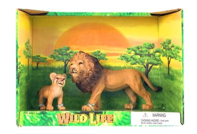 IDT017139 2 PCE LION IN OPEN BOX