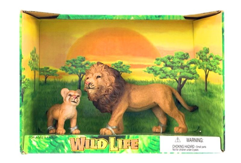 IDT017139 2 PCE LION IN OPEN BOX