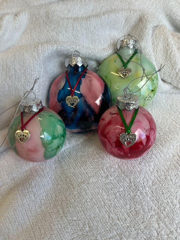 Hand Painted &quot;Best Friend&quot; Ornaments