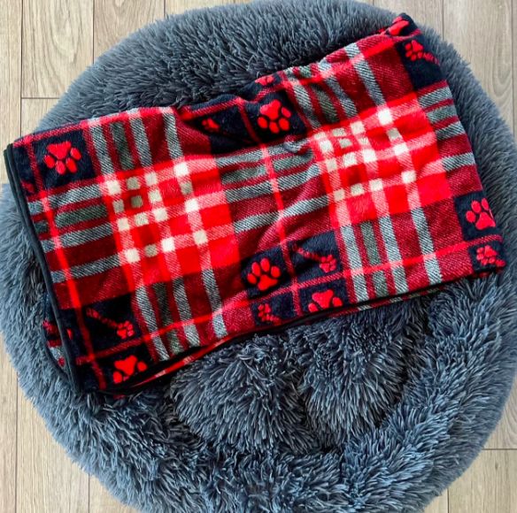 Red, Black & White Flannel Throw Blanket from Max & Neo Red, Black & White Flannel Throw Blanket from Max & Neo