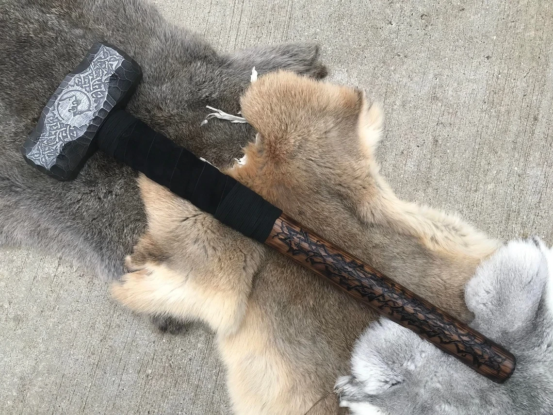 Mad Wolf Viking Hammer