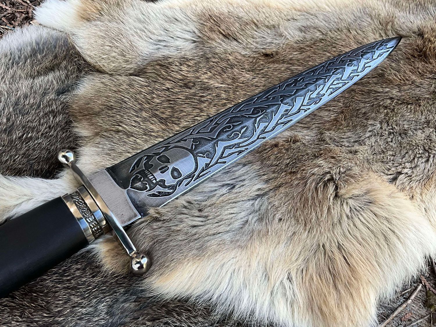 Skull Briar Dagger