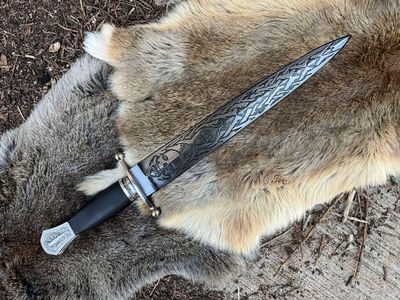 Skull Briar Dagger
