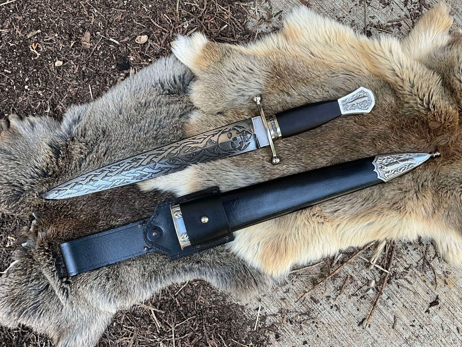 Skull Briar Dagger