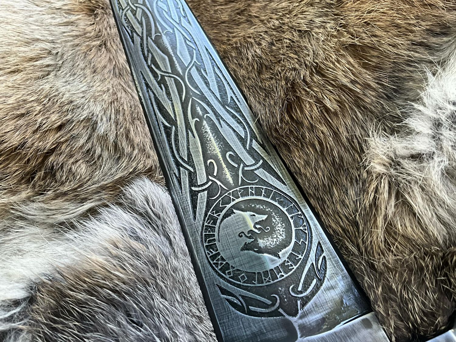 Skoll and Hati Dagger