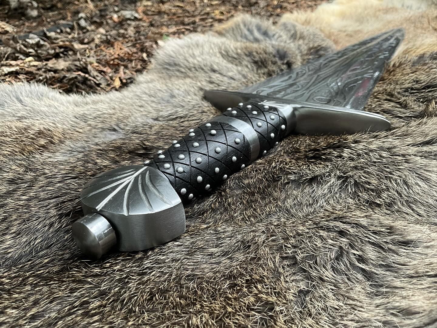 Vine Engraved Cinquedea