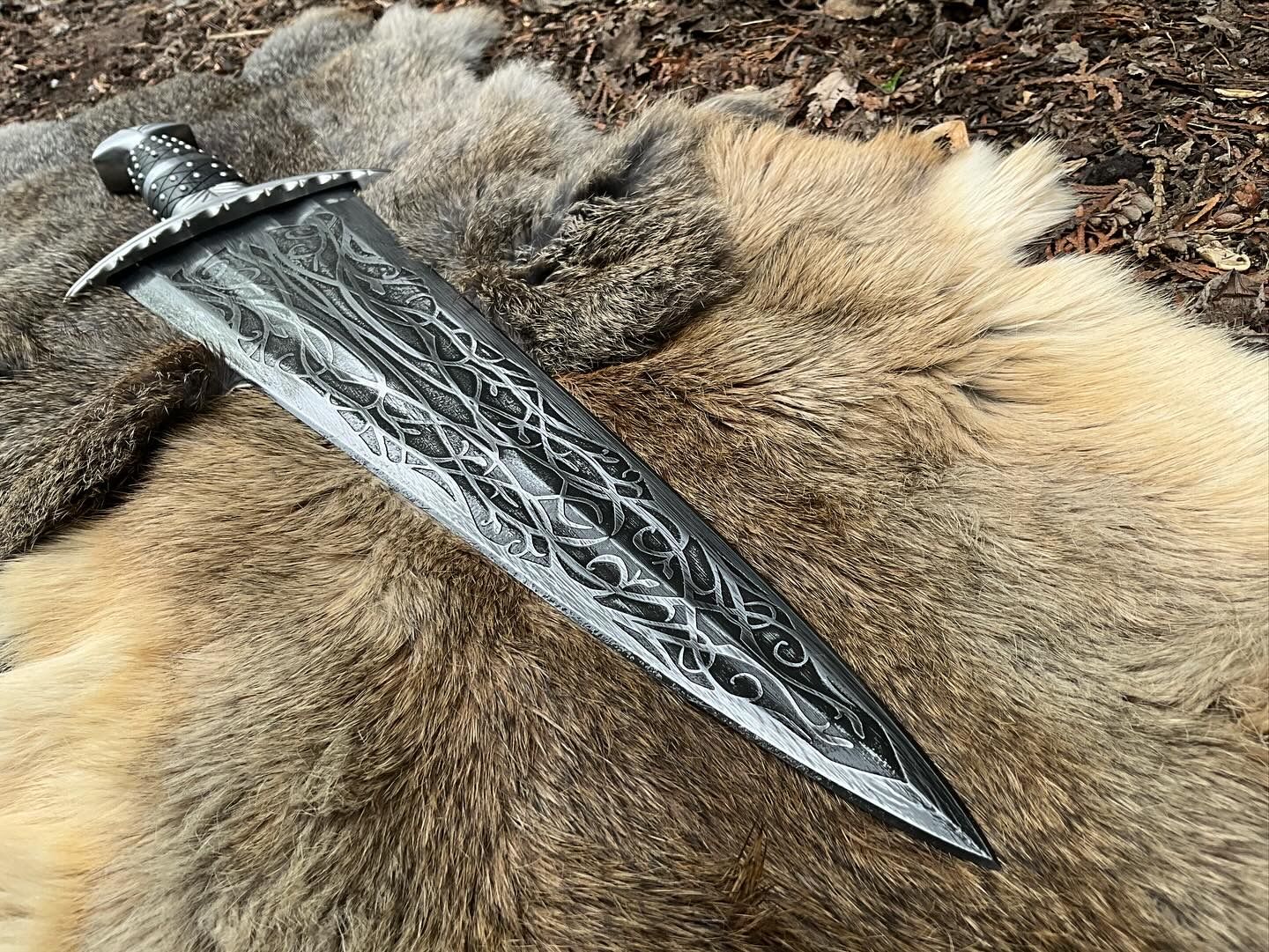 Vine Engraved Cinquedea