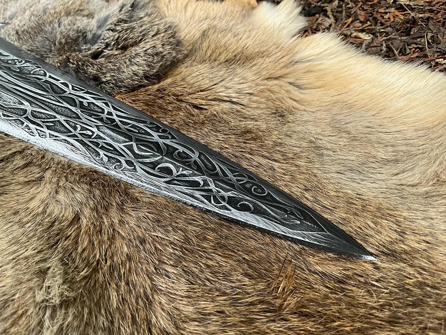 Vine Engraved Cinquedea