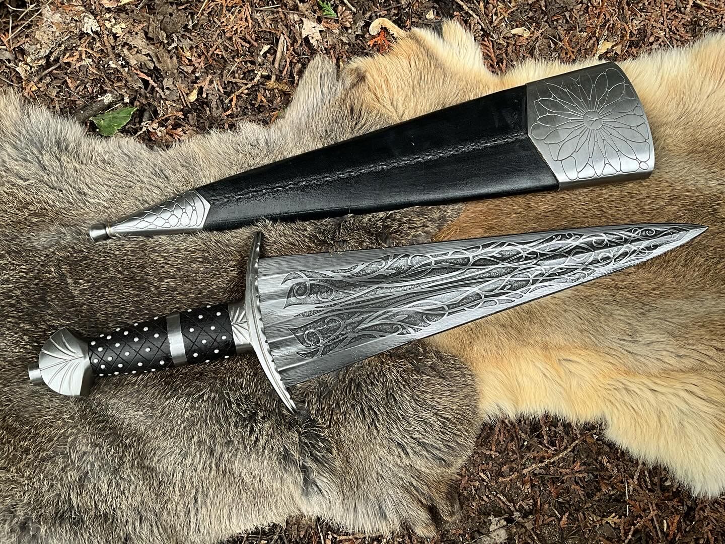 Vine Engraved Cinquedea