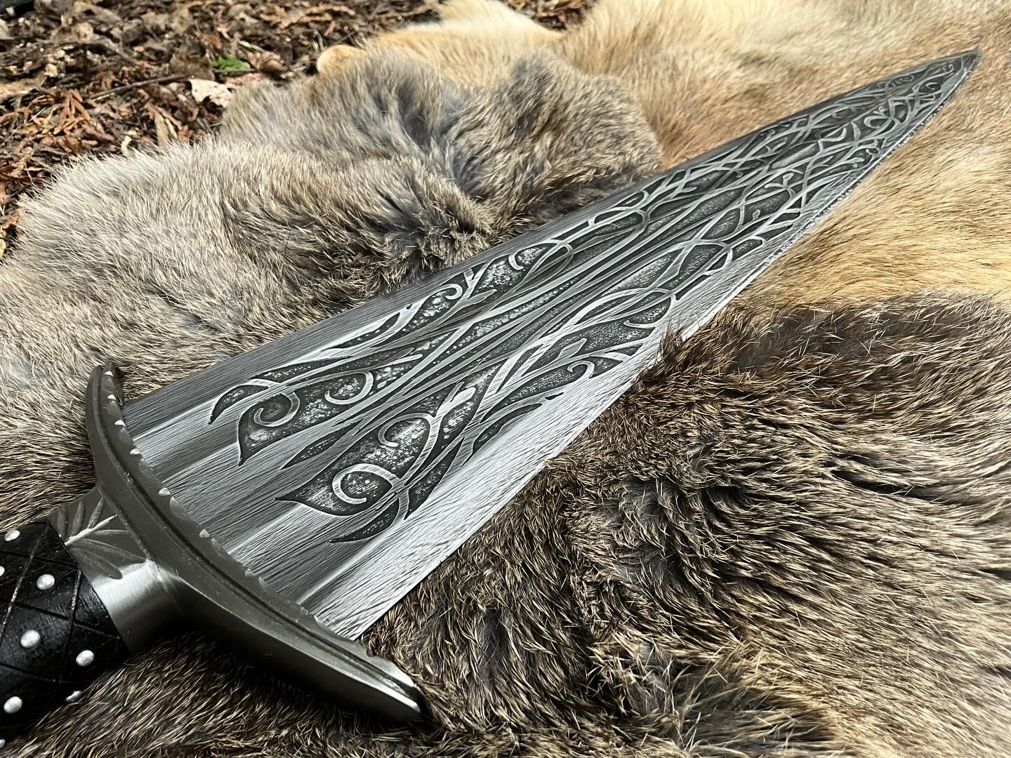 Vine Engraved Cinquedea