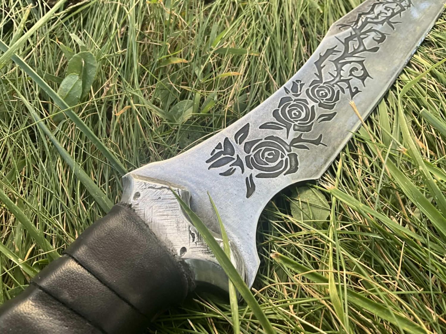 Rose and Thorn Cutlass