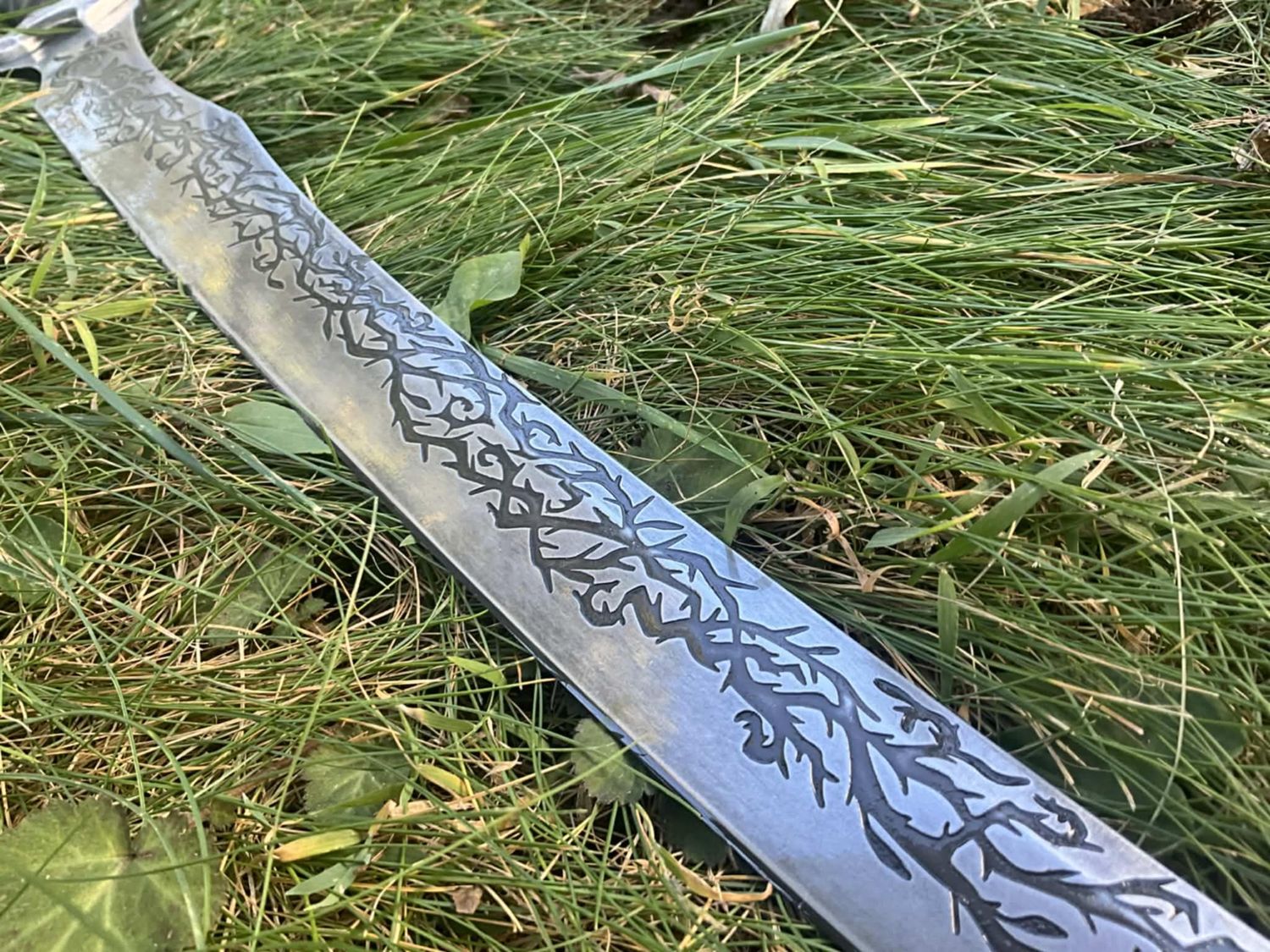 Rose and Thorn Cutlass