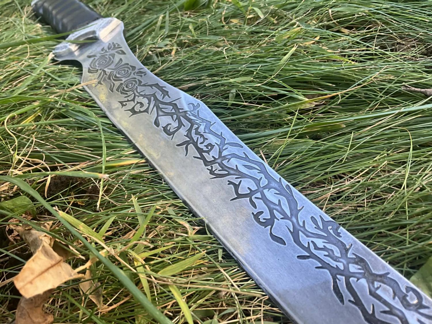 Rose and Thorn Cutlass