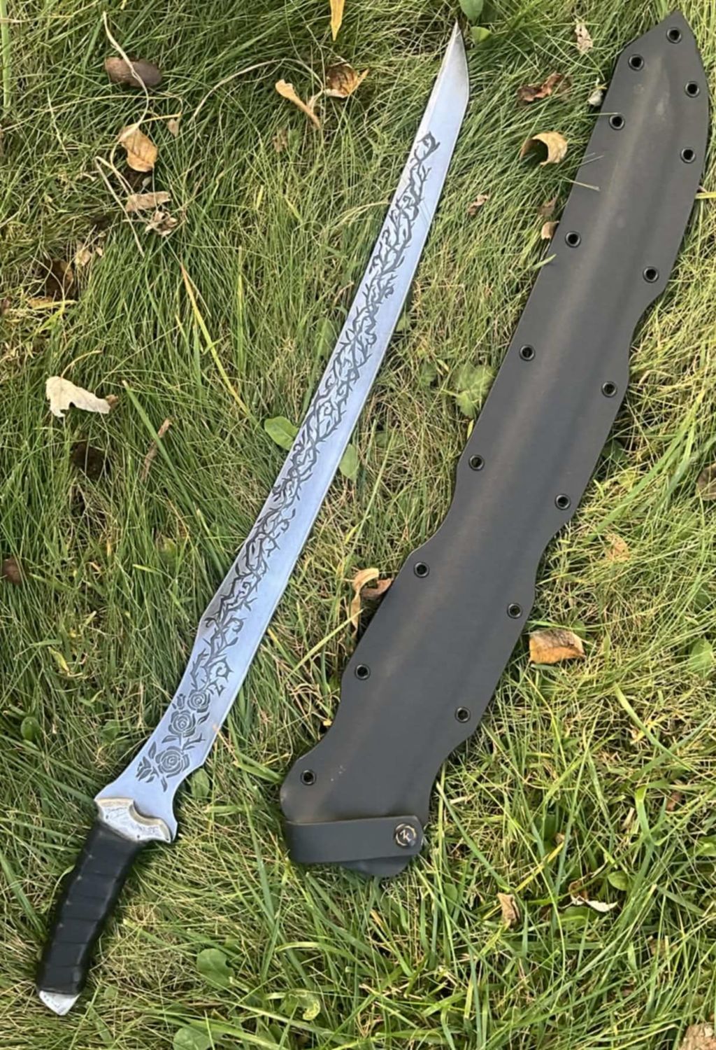 Rose and Thorn Cutlass