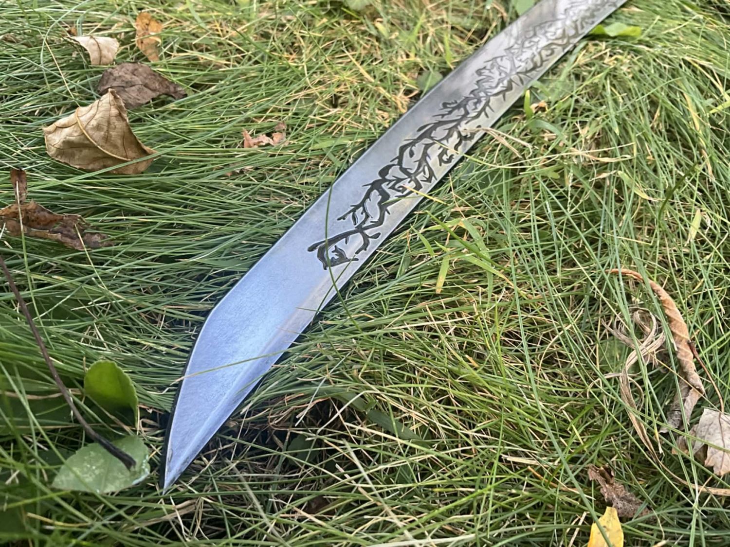 Rose and Thorn Cutlass