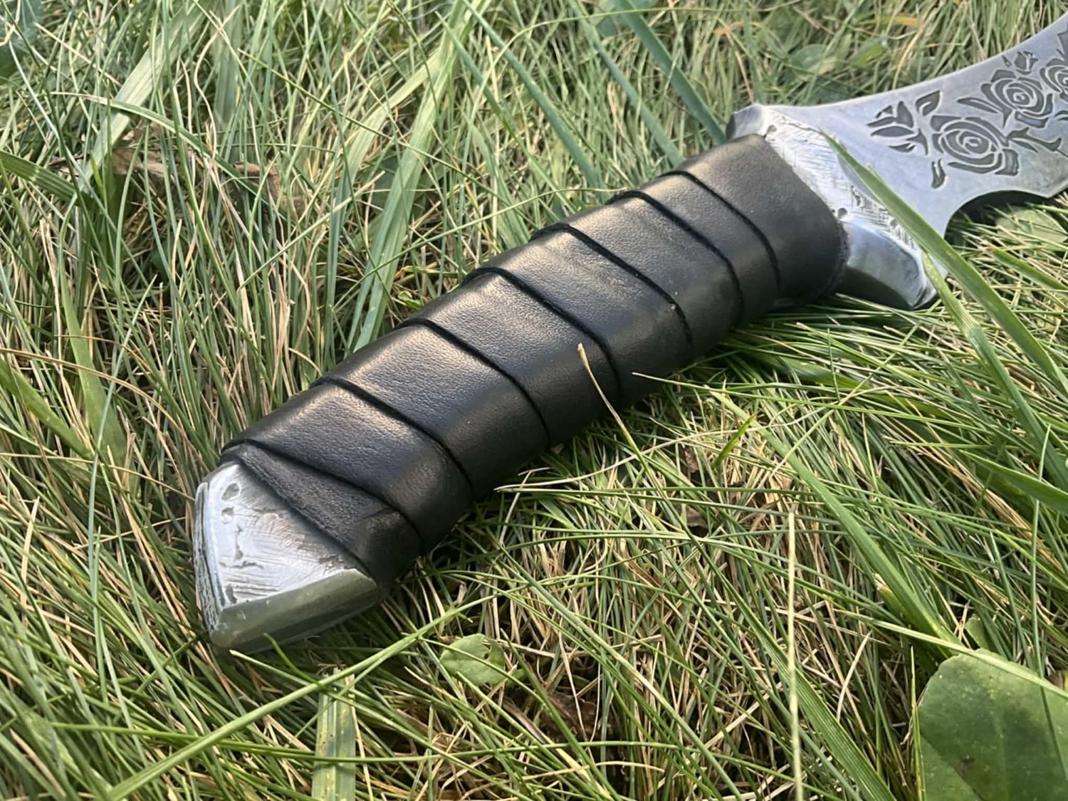 Rose and Thorn Cutlass