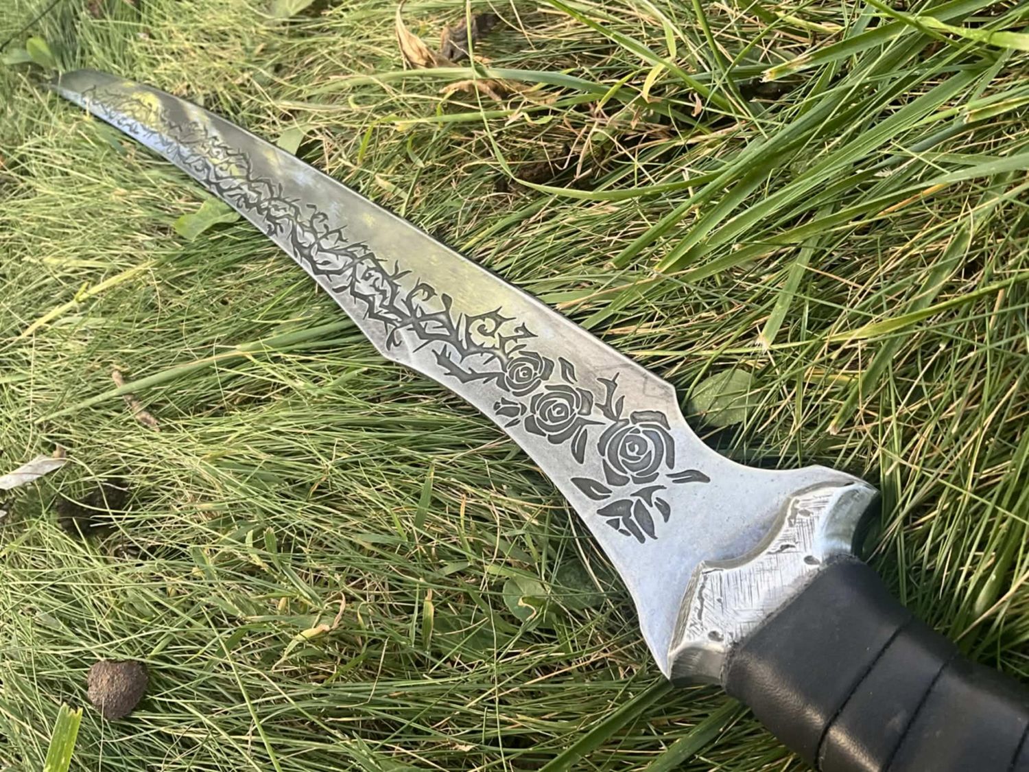 Rose and Thorn Cutlass