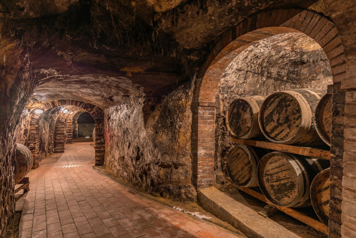 VISITA NELLA CANTINA SOTTERRANEA DI CHIUSI