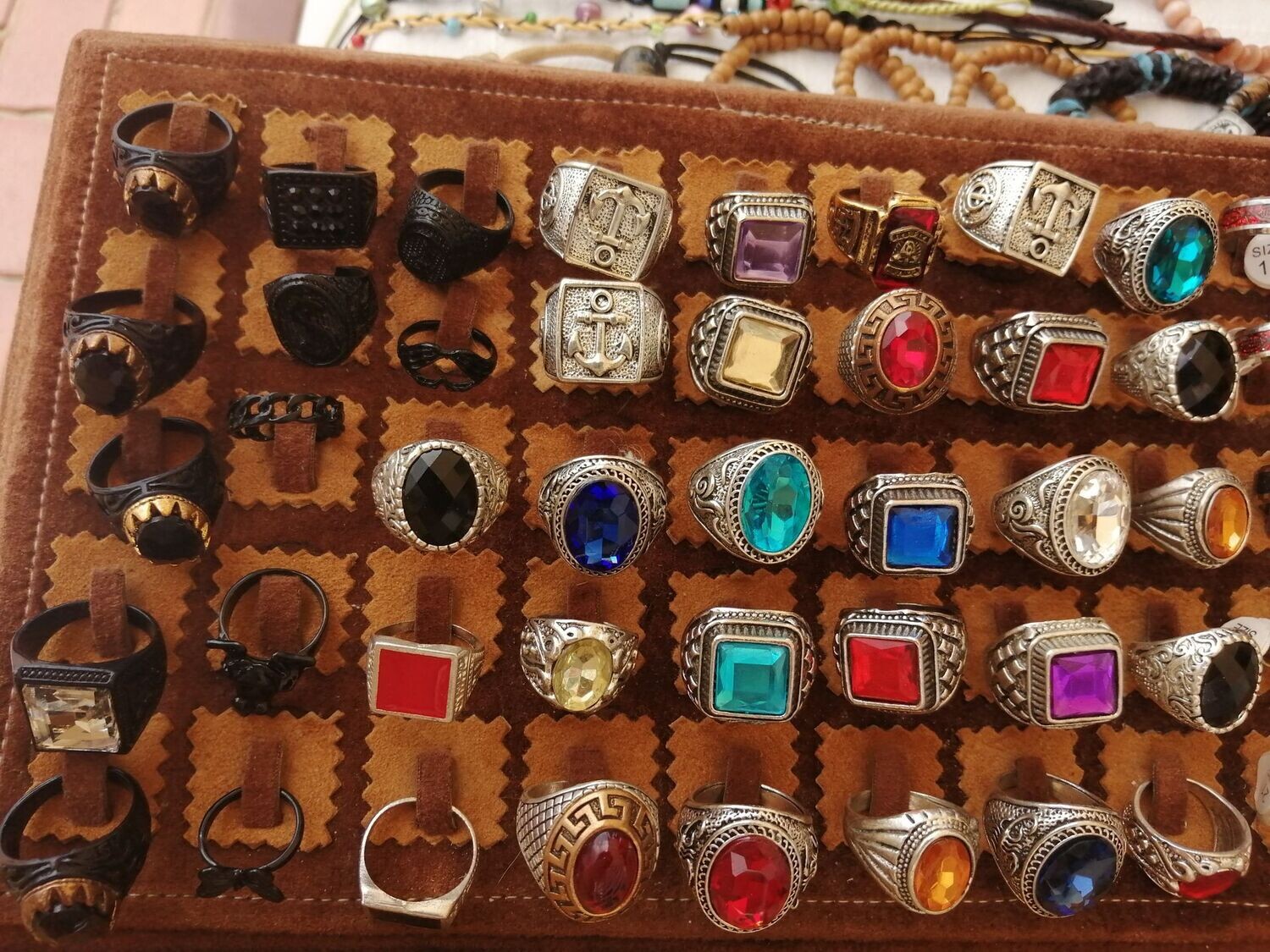 anillos acero cristal