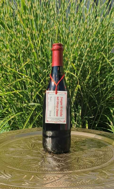 Cold Sparkling Red Wine  "Sangue di Giuda"
