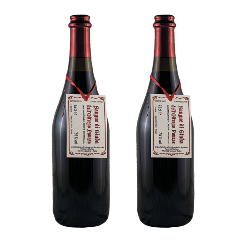 Twee flessen Cold Sparkling Red Wine  "Sangue di Giuda"